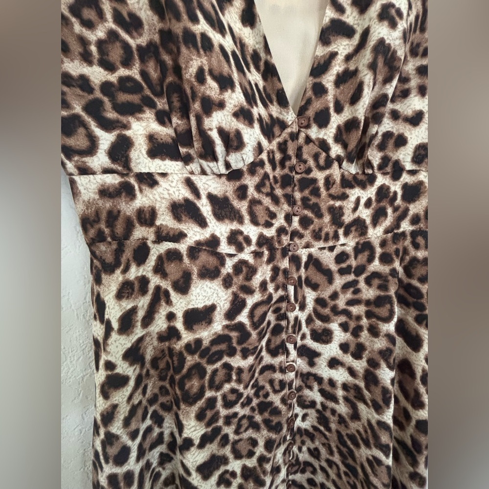 ASTR The Label leopard print button-down dress - Picture 7 of 10
